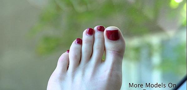  Pretty Feet Model With Tiny Feet Shows Her Soles In The Car